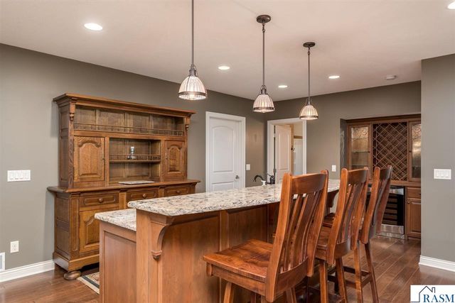 233 Woodhill Court, Mankato, MN 56001