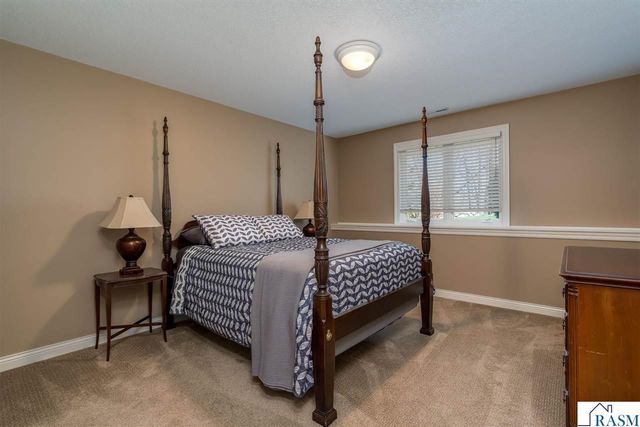 233 Woodhill Court, Mankato, MN 56001