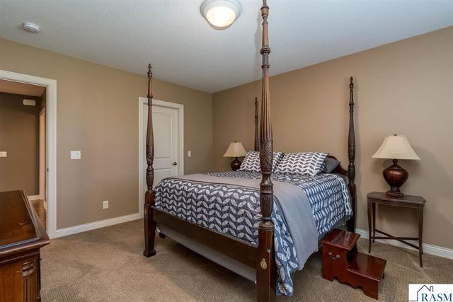 233 Woodhill Court, Mankato, MN 56001