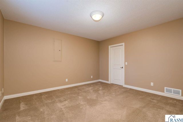 233 Woodhill Court, Mankato, MN 56001