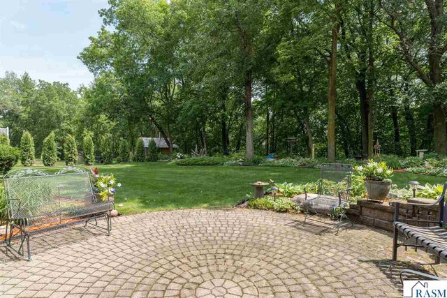 233 Woodhill Court, Mankato, MN 56001
