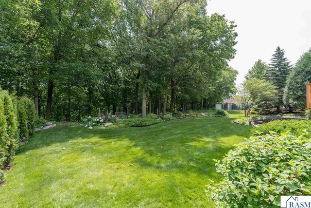 233 Woodhill Court, Mankato, MN 56001