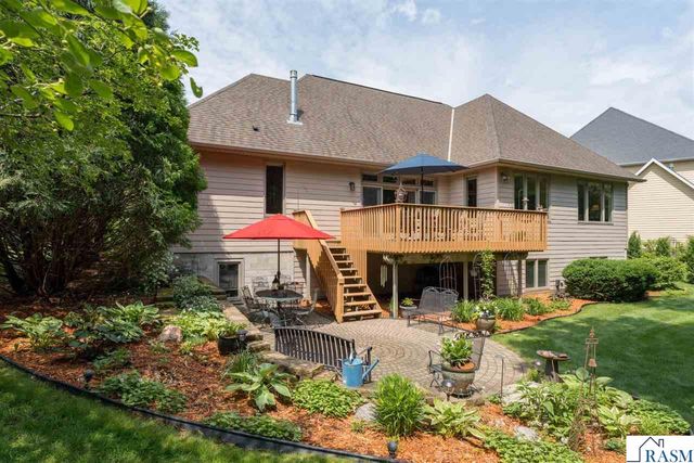 233 Woodhill Court, Mankato, MN 56001