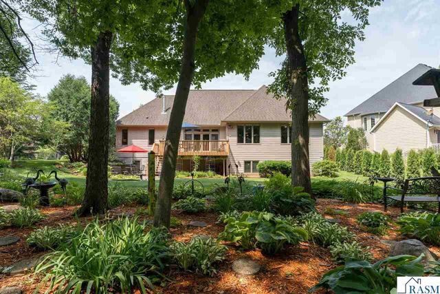 233 Woodhill Court, Mankato, MN 56001