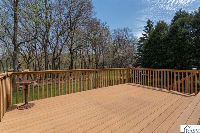 233 Woodhill Court, Mankato, MN 56001