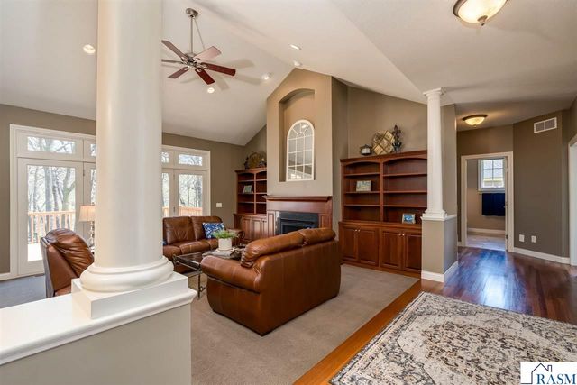 233 Woodhill Court, Mankato, MN 56001