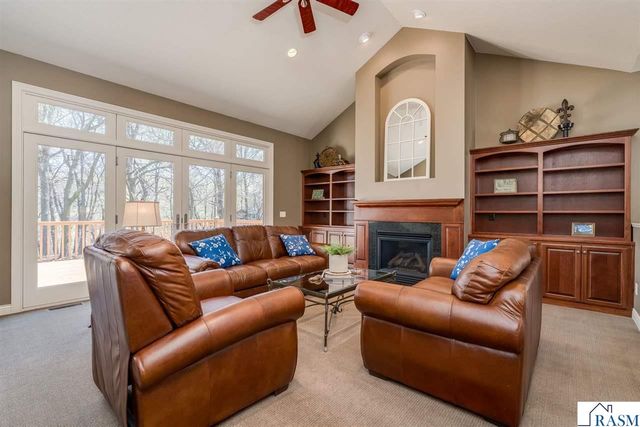 233 Woodhill Court, Mankato, MN 56001