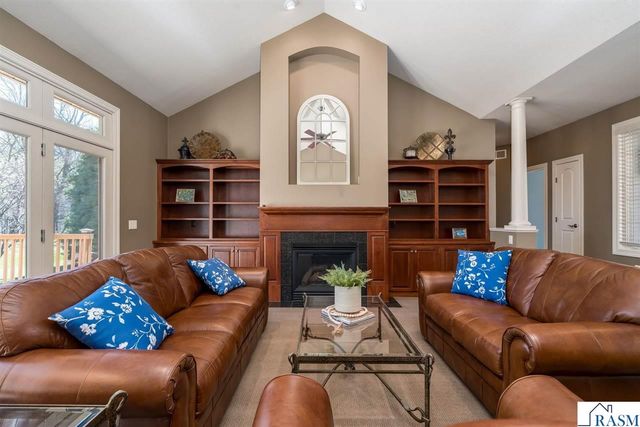 233 Woodhill Court, Mankato, MN 56001