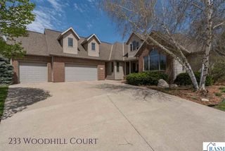 233 Woodhill Court, Mankato, MN 56001