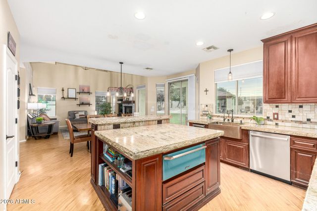 6042 W RUNNING DEER Trail, Phoenix, AZ 85083