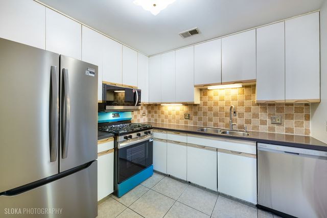 2342 Hamilton Place, Schaumburg, IL 60194