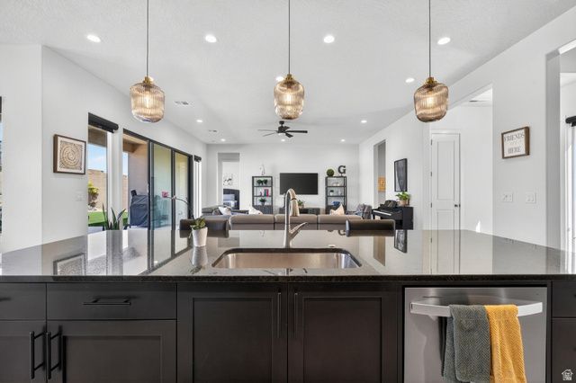 111 N BLACK AVE, Washington, UT 84780