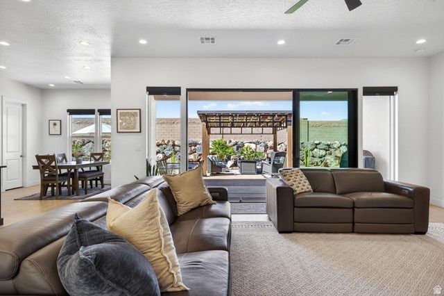 111 N BLACK AVE, Washington, UT 84780