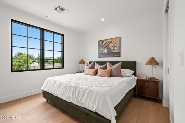 3802 E CAMPBELL Avenue, Phoenix, AZ 85018
