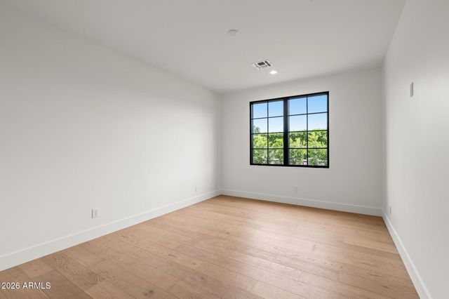 3802 E CAMPBELL Avenue, Phoenix, AZ 85018