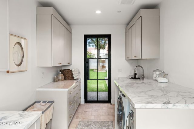 3802 E CAMPBELL Avenue, Phoenix, AZ 85018