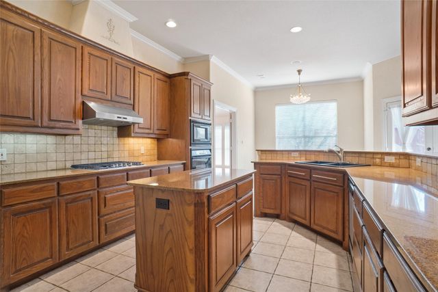 756 Trails End Circle, Hurst, TX 76054