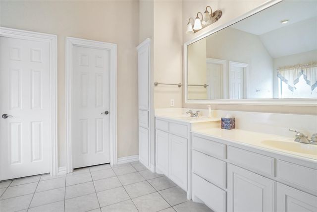 756 Trails End Circle, Hurst, TX 76054