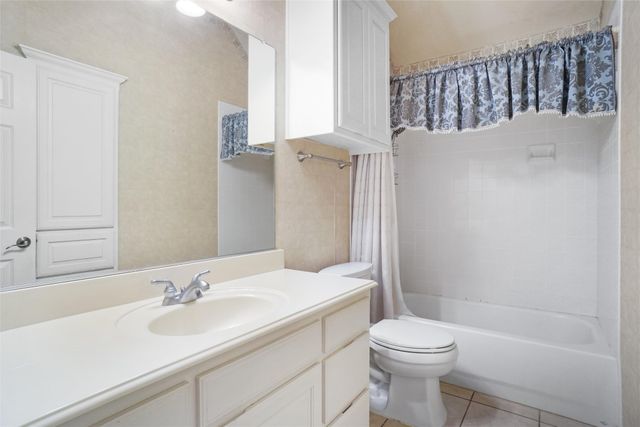 756 Trails End Circle, Hurst, TX 76054