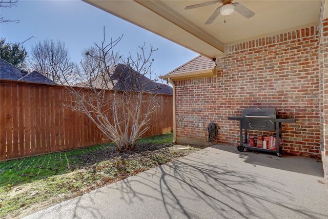 756 Trails End Circle, Hurst, TX 76054