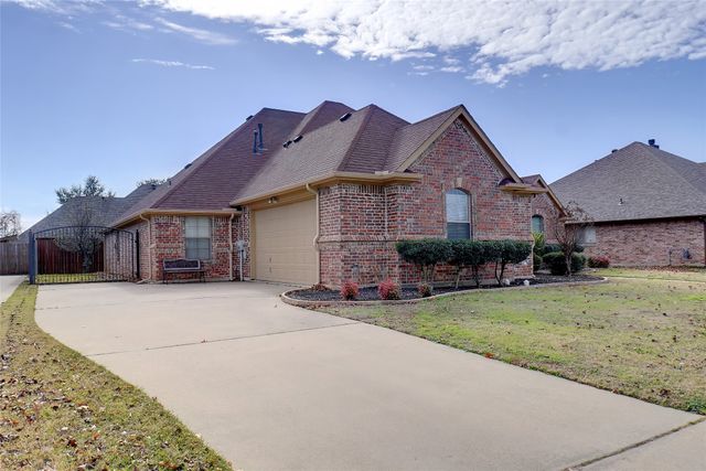 756 Trails End Circle, Hurst, TX 76054