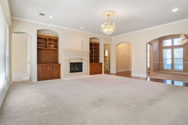 756 Trails End Circle, Hurst, TX 76054