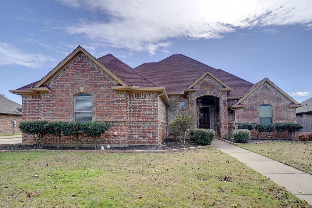 756 Trails End Circle, Hurst, TX 76054