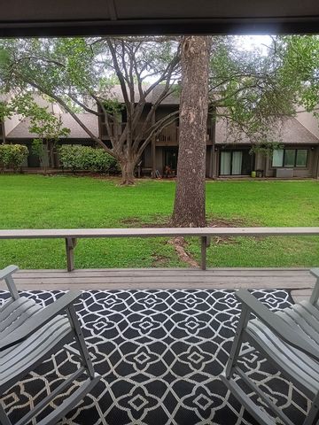 1965 West Lane, Kerrville, TX 78028