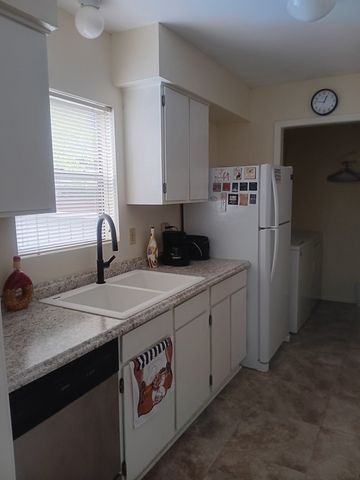 1965 West Lane, Kerrville, TX 78028