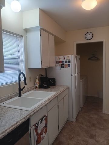 1965 West Lane, Kerrville, TX 78028