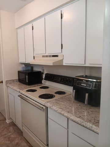 1965 West Lane, Kerrville, TX 78028