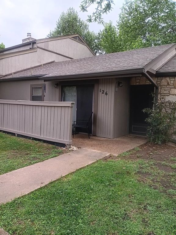 1965 West Lane, Kerrville, TX 78028