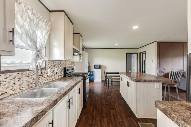 1886 County Road 212, Angleton, TX 77515