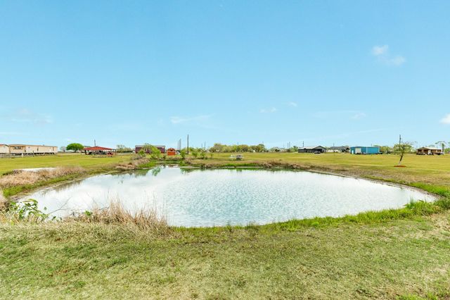 1886 County Road 212, Angleton, TX 77515