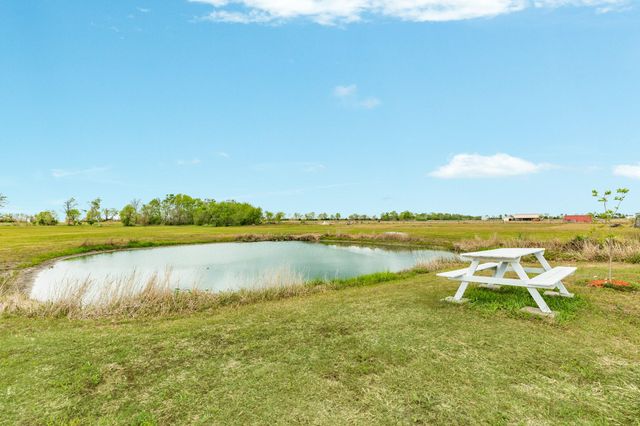 1886 County Road 212, Angleton, TX 77515