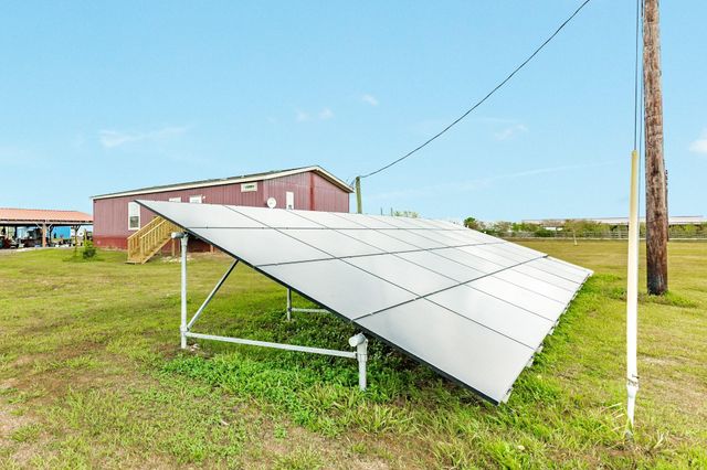 1886 County Road 212, Angleton, TX 77515