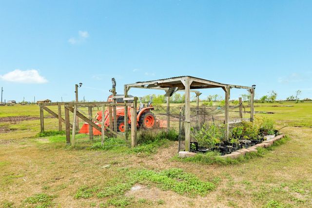 1886 County Road 212, Angleton, TX 77515