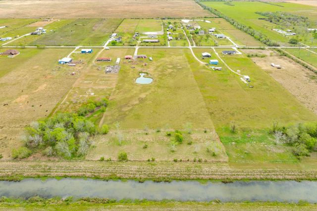 1886 County Road 212, Angleton, TX 77515