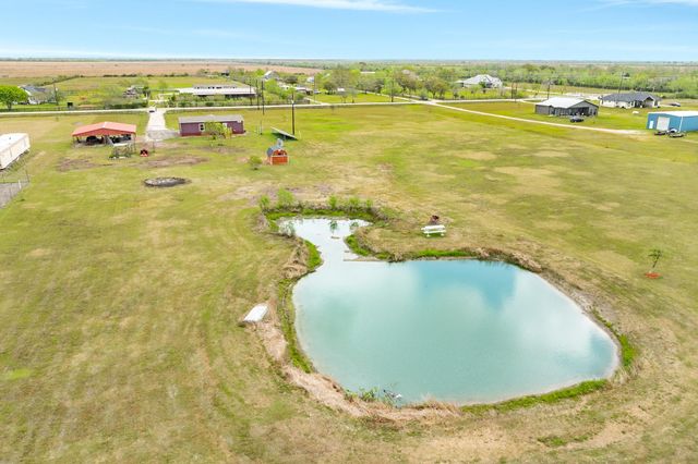 1886 County Road 212, Angleton, TX 77515