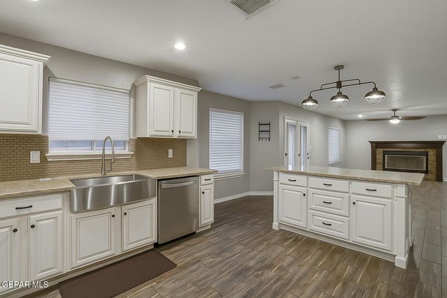 1268 A L GILL Drive, El Paso, TX 79936