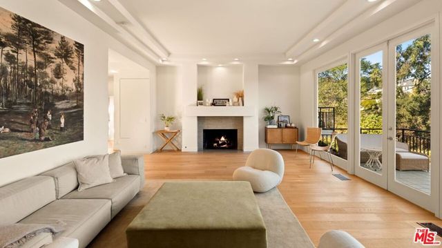 282 Bentley Circle, Los Angeles, CA 90049
