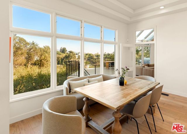 282 Bentley Circle, Los Angeles, CA 90049