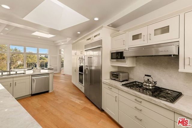 282 Bentley Circle, Los Angeles, CA 90049