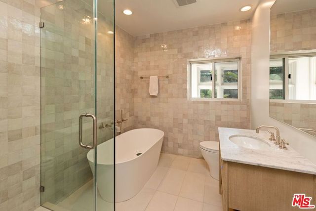 282 Bentley Circle, Los Angeles, CA 90049