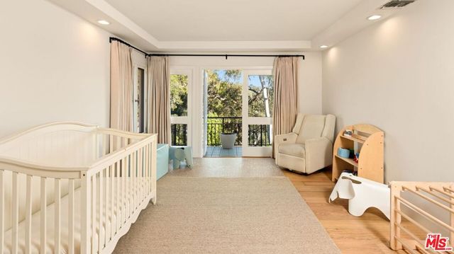 282 Bentley Circle, Los Angeles, CA 90049