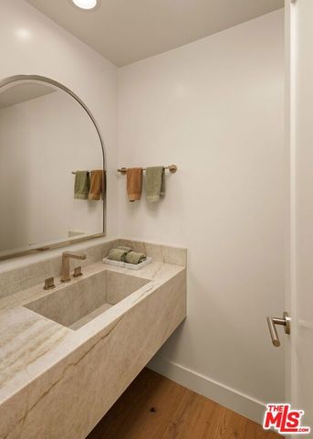 282 Bentley Circle, Los Angeles, CA 90049