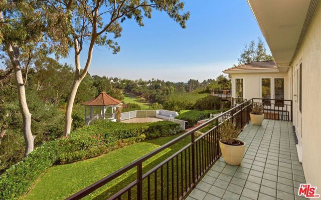282 Bentley Circle, Los Angeles, CA 90049