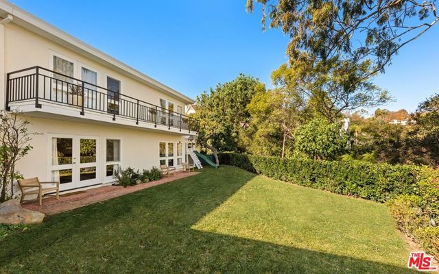 282 Bentley Circle, Los Angeles, CA 90049