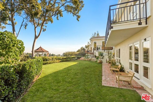 282 Bentley Circle, Los Angeles, CA 90049