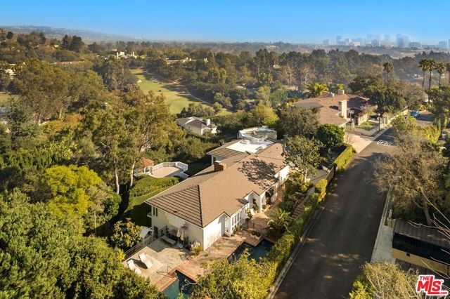 282 Bentley Circle, Los Angeles, CA 90049
